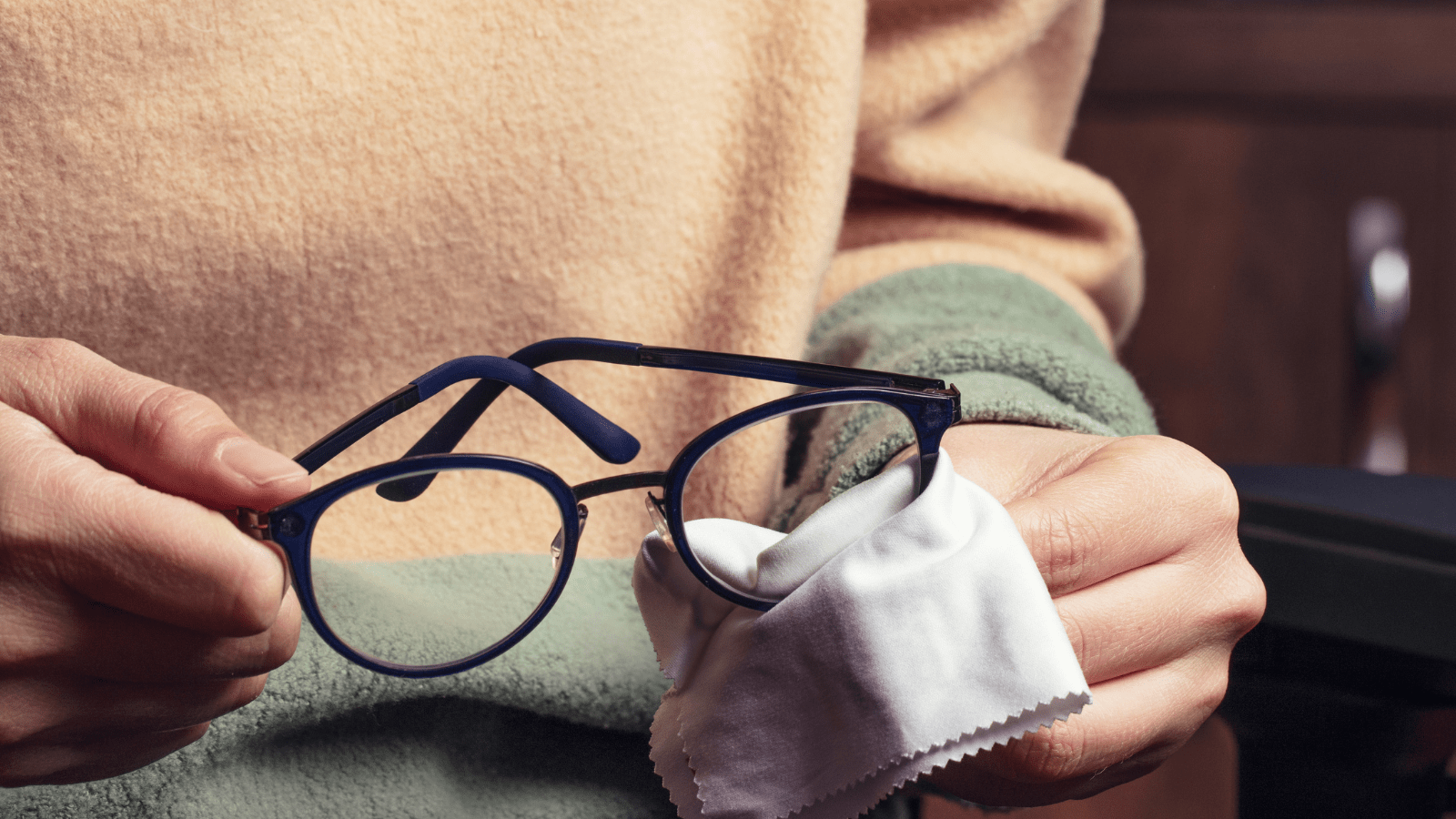 taking care of your glasses - cleaning 